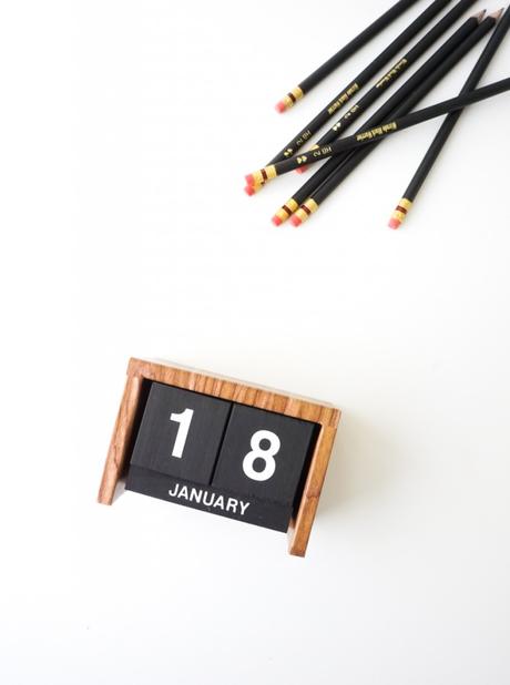 Flip Clock Style Calendar DIY | Francois et Moi