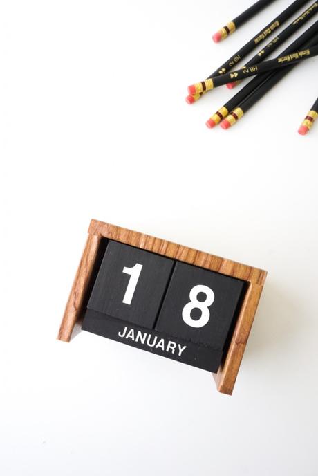 Retro Flip-Clock Style Calendar | Francois et Moi