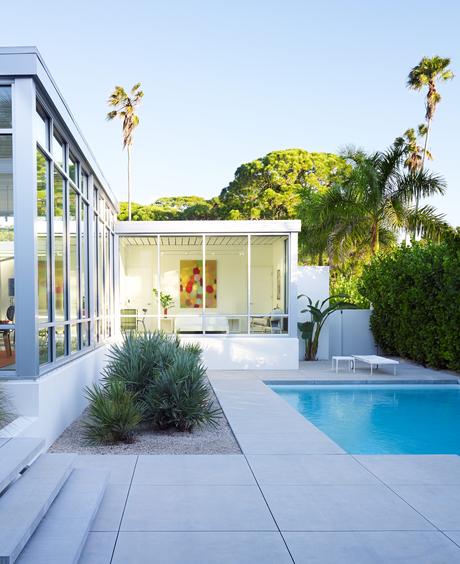 Modern Florida seaside home with pool