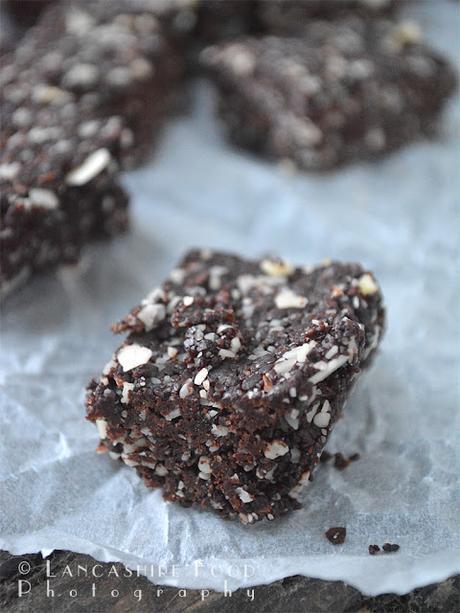 Raw brownie bites - a healthy treat, gluten and dairy free