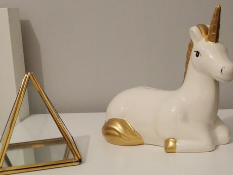 Unicorn money bank, gold prism