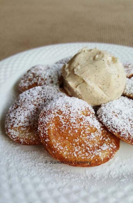 Poffertjes (with sour cream)