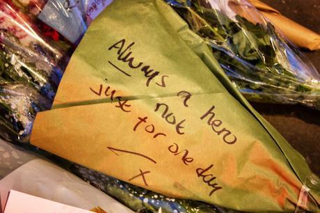 Friday is Rock'n'Roll #London Day 2: The #DavidBowie Shrine in Heddon Street