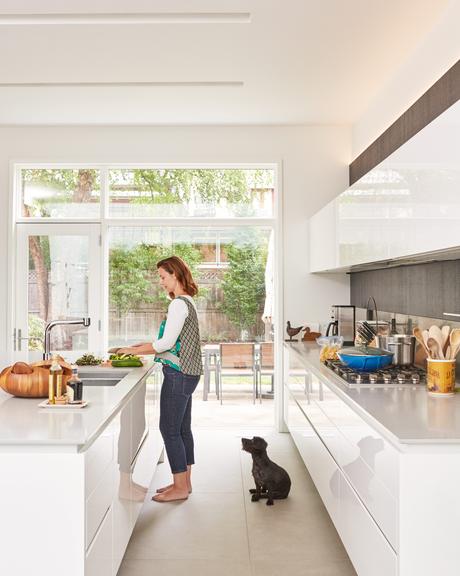 Ernestomeda cabinets, quartz countertops, Miele cooktop, and Dornbracht faucet in kitchen of Chicago renovation by dSPACE Studio.