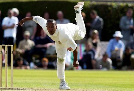 Akshay Karnewar of Vidarbha bowls left handed and right handed !!