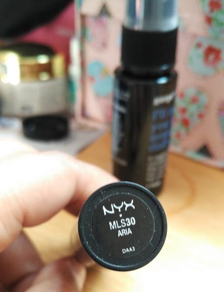 Review in Pics: NYX Matte Lipstick in Aria