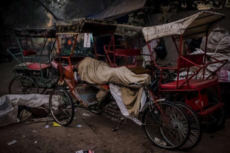 good sleep ~ poor and sleep merchants at Delhi