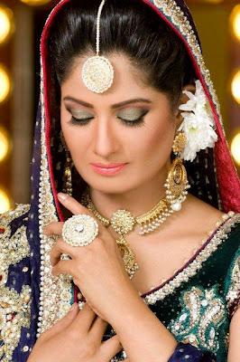 Jia Ali Stunning Makeup And Jewelry Photo Shoot