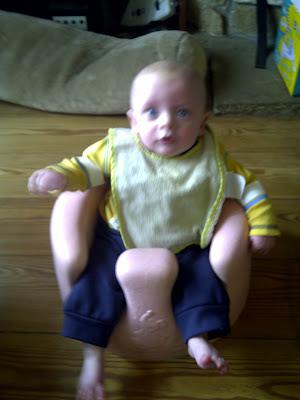 The art of sitting up... (The wonders of the Bumbo chair)