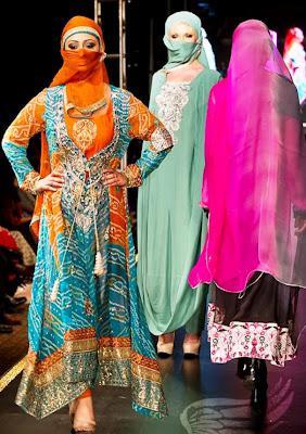 2012 Shabis Girls Wear Dresses At Toronto Fashion