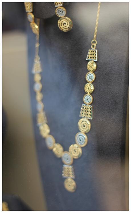 gold jewelry meena bazaar Dubai