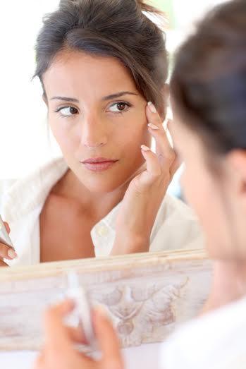 5 DAILY HABITS THAT ARE RUINING YOUR SKIN