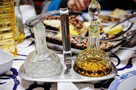 azeite (olive oil) and vinegar