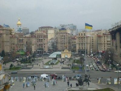 Backpacking in Ukraine: Getting A Free Night Tour of Kiev Maidan Square in Kiev by day - marvellous