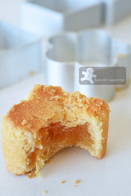 Taiwanese pineapple pastry tart cakes shortcakes 鳳梨酥 Taiwanese pineapple pastry tart cakes shortcakes 鳳梨酥