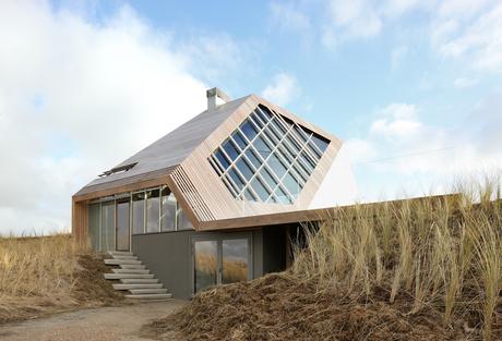 Driveway and front door to the Netherlands dune house