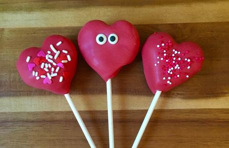 Make This: Heart-shaped Cake Pops