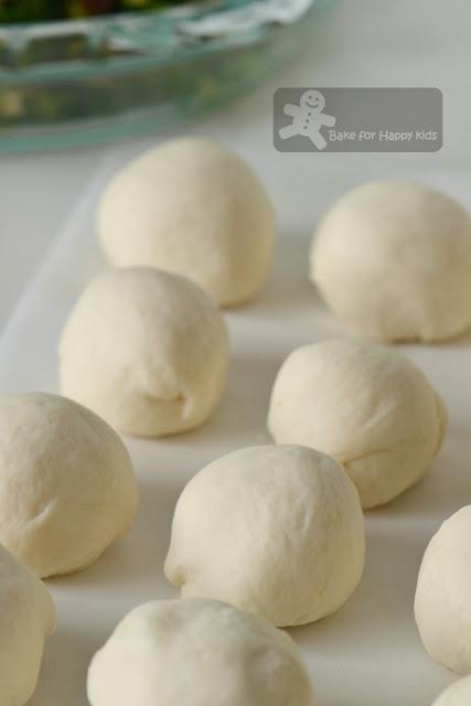 Vegetarian Chinese Steamed Buns with Bok Choy and Mushrooms 蔬菜包 - Vegan too!