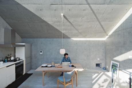 open plan concrete home in japan 