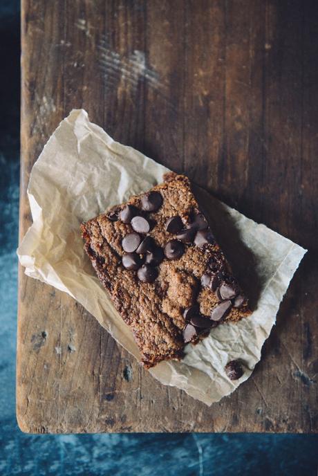 How To Use Leftover Ganache: Dark Chocolate Almond Butter Brownies (gluten free) // www.WithTheGrains.com