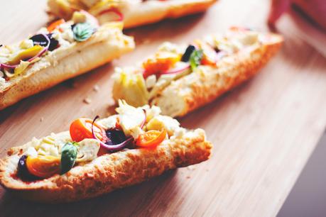 Vegetarian Pizzetas /// (Fast + Easy + Budget Friendly) /// + Totally Wholesome! ///