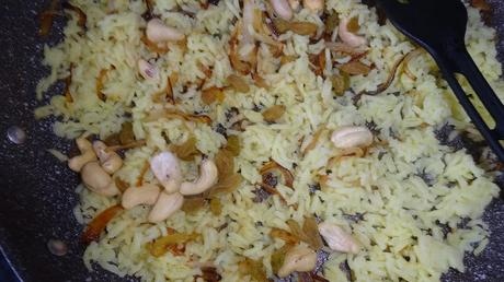 murgh-musallam-rice-raisins-cashews-lunch-mughalai-cuisine