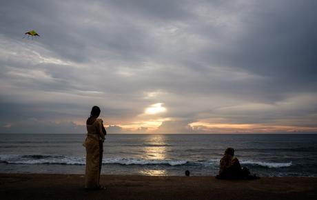 At Galle Face in Colombo. This kind of image is really too easy, but hey, gotta shoot it anyway!