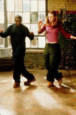 still-of-julia-stiles-and-sean-patrick-thomas-in-save-the-last-dance-2001-large-picture1_zpsoqyzqiqa