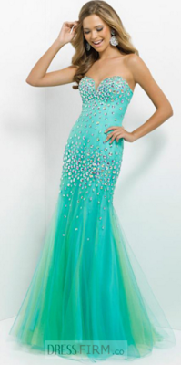 Pretty Prom Dresses To Match The Themes 