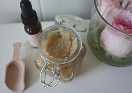 How To: All Natural Exfoliating Lip Scrub