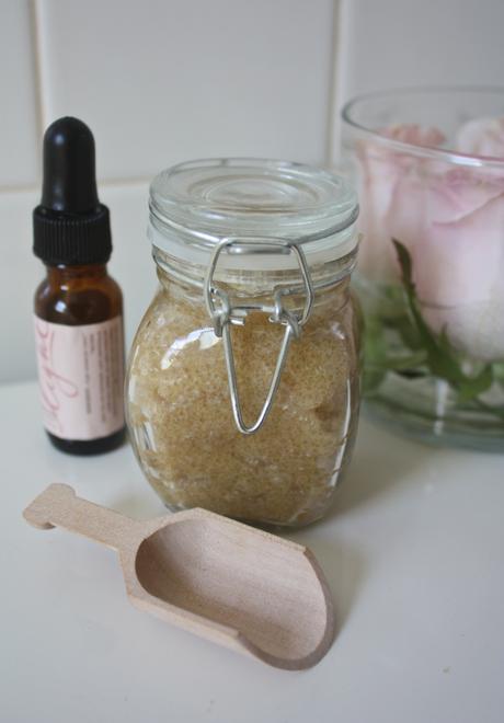 How To: All Natural Exfoliating Lip Scrub