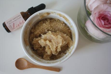 How To: All Natural Exfoliating Lip Scrub