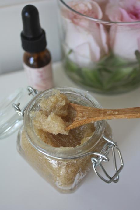 How To: All Natural Exfoliating Lip Scrub