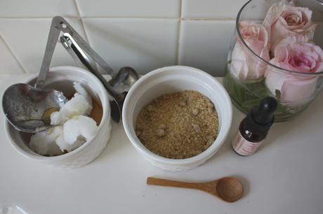 How To: All Natural Exfoliating Lip Scrub