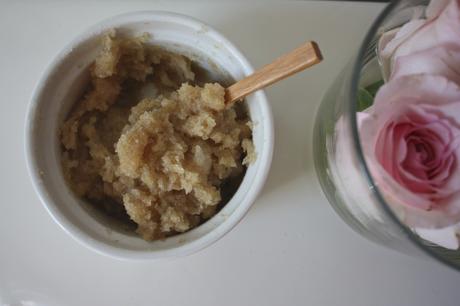 How To: All Natural Exfoliating Lip Scrub