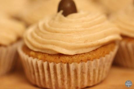 Pumpkin Spiced Cupcakes with Cinnamon Cream Cheese Frosting