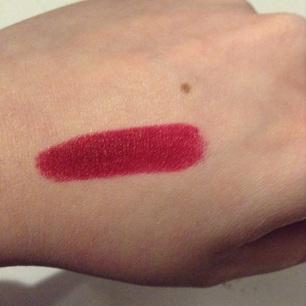 FEBRUARY 2016 GLOSSY BOX REVIEW