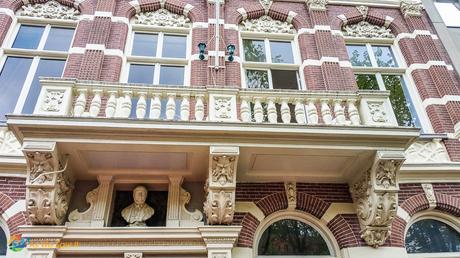 Dutch balcony example