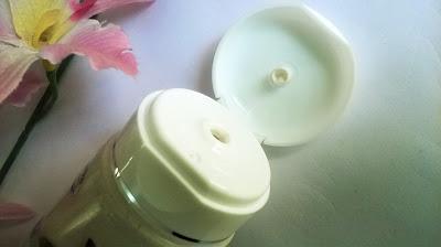 VLCC Indian Berberry Face Scrub Review