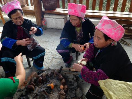 Guilin ladies in pink hats Ping'an