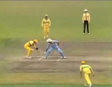 India beats Pak in Asia Cup, Amir's spell and Yuvi handling the ball !!