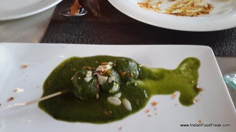 Lasooni Rasgulla palak