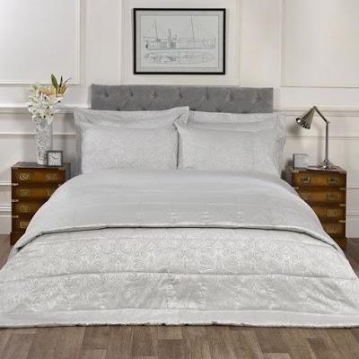 Warm, Rich and Relaxing Bedroom Scheme