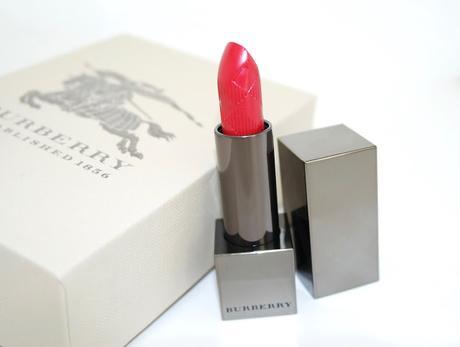 Burberry Signature Look, Nude Glow • Military Red