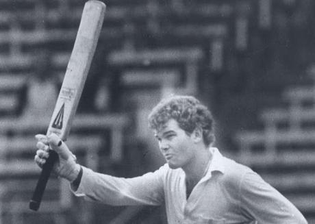 wearing a mask in life ... Martin Crowe passes away at 53 !