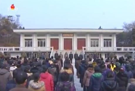 A Tree Planting Day meeting held in front of Mangyo'ngdae Revolutionary Museum in Pyongyang on March 2, 2016 (Photo: KCTV screen grab).
