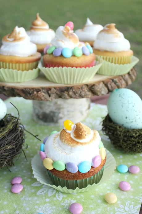 These tres leches cupcakes are the perfect cupcake for your Easter or Pascua celebration! They are light, moist and so insanely delicious!  #SweeterPascua #MyColectiva #ad