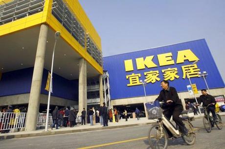 Crowds head to Ikea in China
