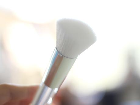 HAPPY SKIN’S FLAT TOP MAKEUP BRUSH