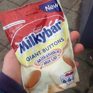 Milkybar Giant Buttons Milkshake Mix Up